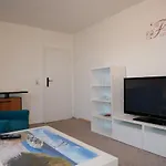 Max & Monika Nur 250m Zum