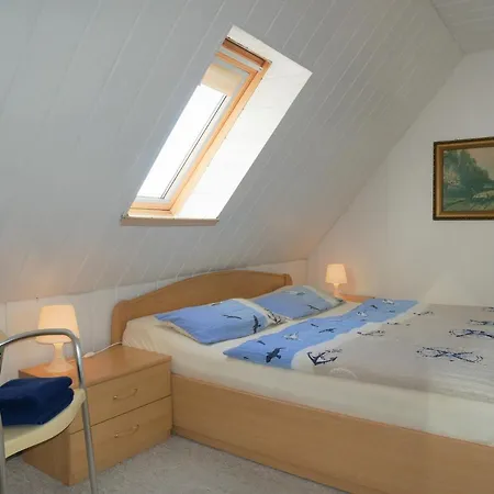 Max & Monika Nur 250m Zum *