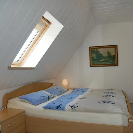 Max & Monika Nur 250m Zum