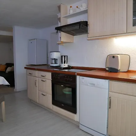 Max & Monika Nur 250m Zum *