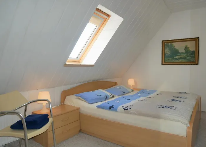 Max & Monika Nur 250m Zum *