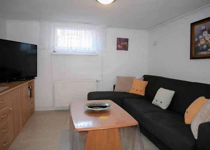 Apartman Max & Monika Nur 250m Zum *