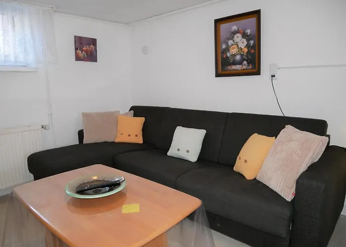 Apartman Max & Monika Nur 250m Zum