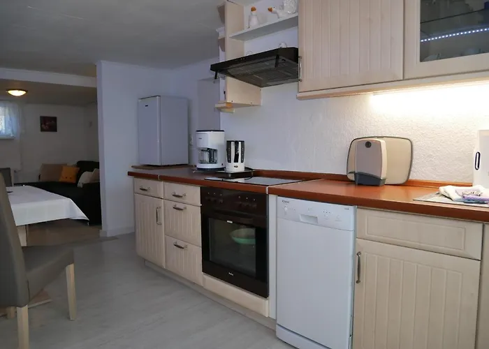 Max & Monika Nur 250m Zum *